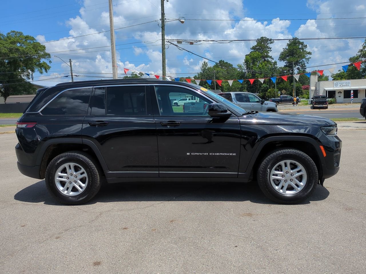 2025 Jeep Grand Cherokee Laredo