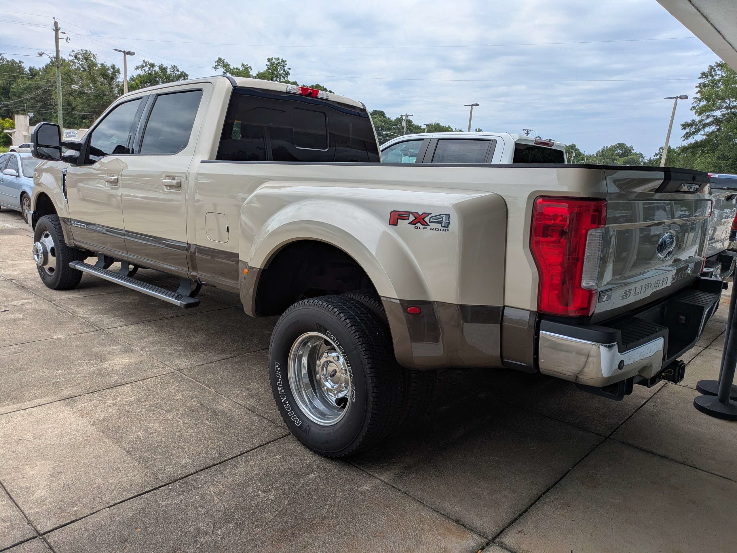 2017 Ford F-350 LARIAT