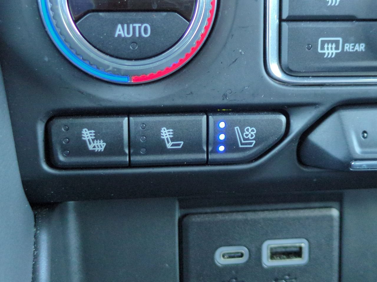 2024 GMC Yukon XL AT4