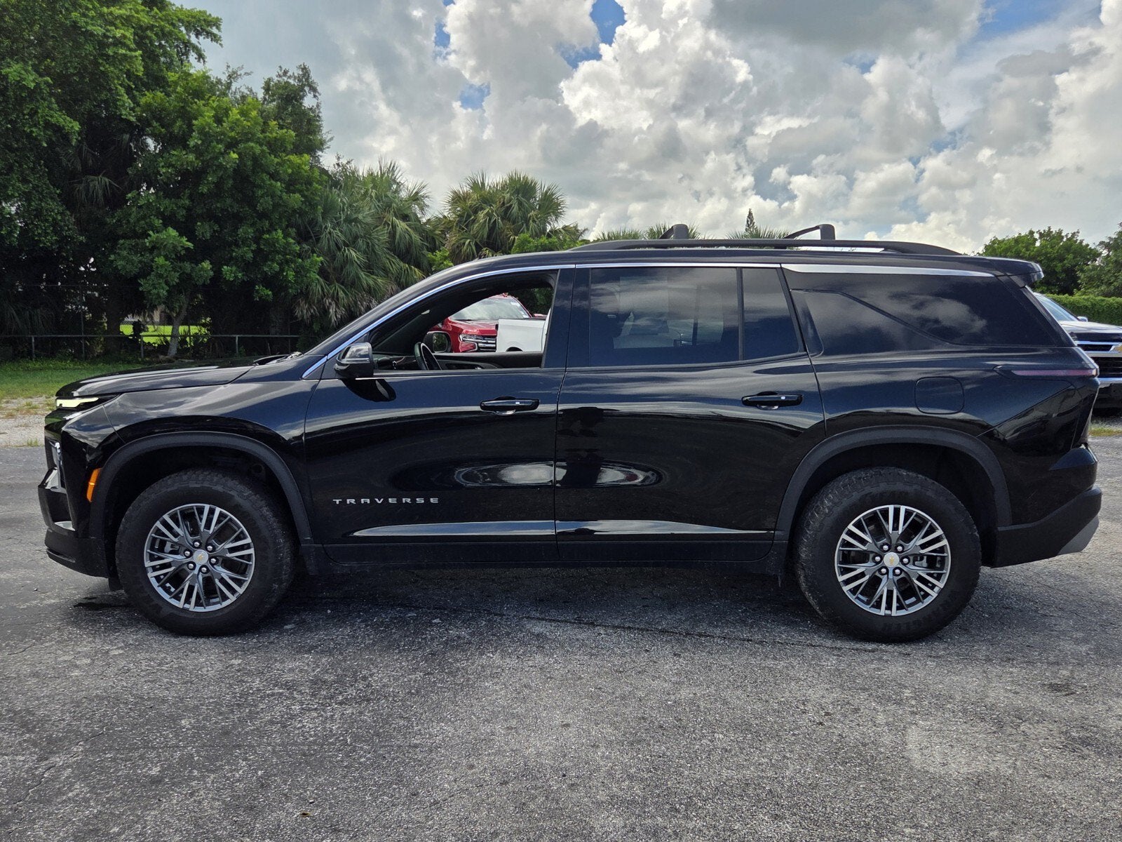2024 Chevrolet Traverse LT