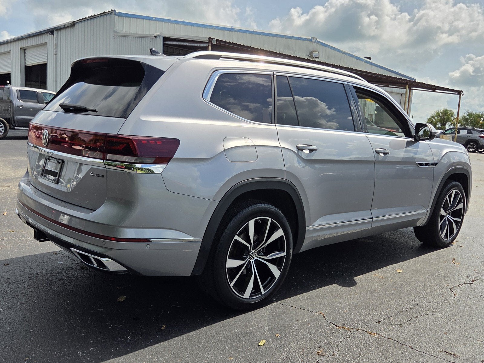 2025 Volkswagen Atlas 2.0T SEL Premium R-Line