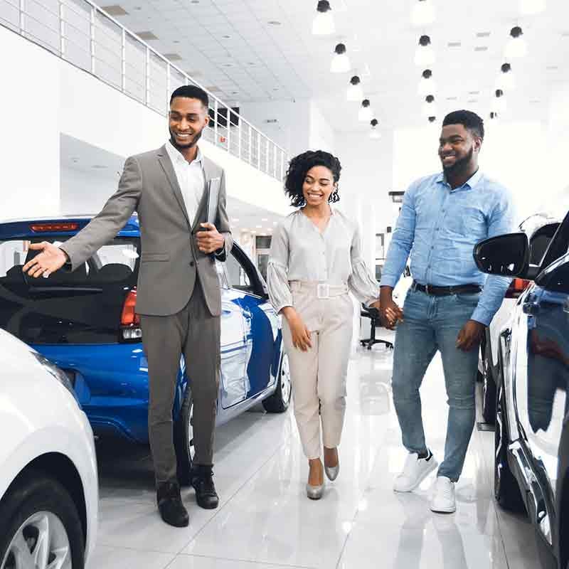 Plattner's Quincy GMC in QUINCY FL couple looking at new cars