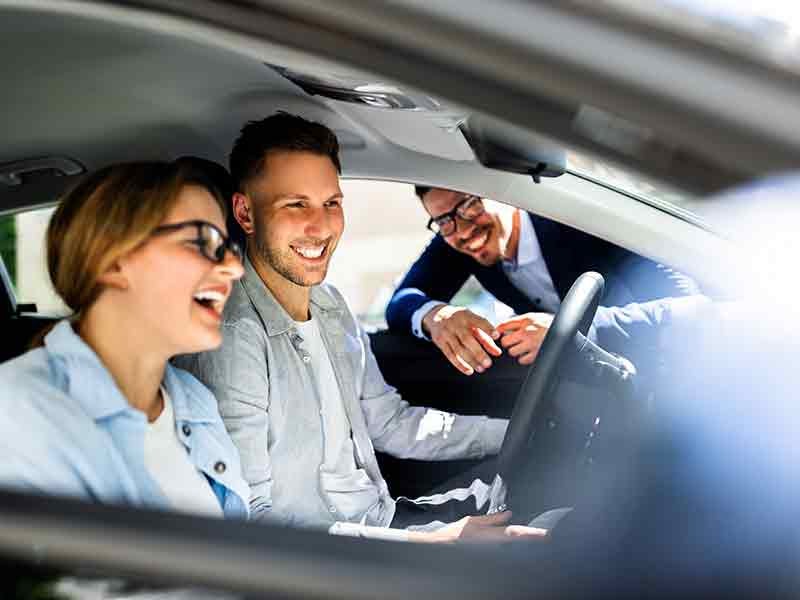 Plattner's Quincy GMC in QUINCY FL couple buying a new car