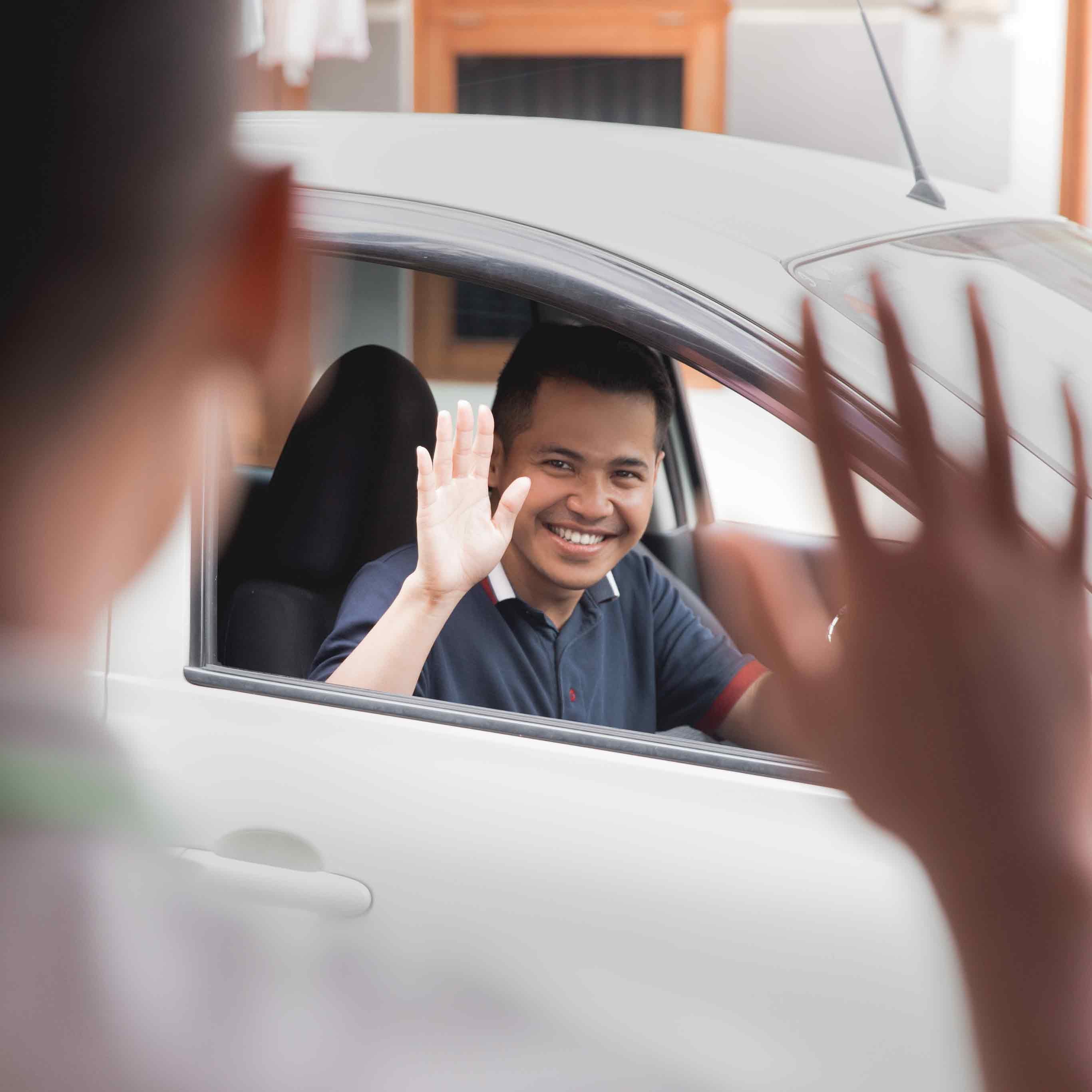 Plattner's Quincy GMC in QUINCY FL customer waving to sales rep